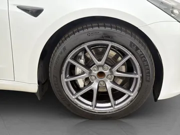 Car image 34