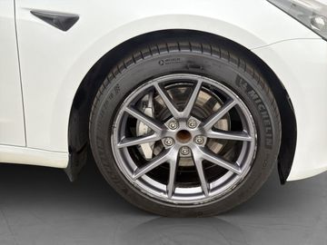 Car image 34