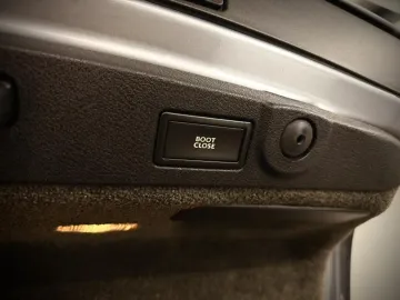 Car image 36