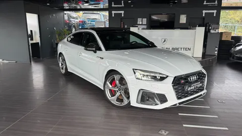 Car image 3