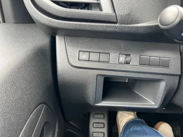 Car image 27