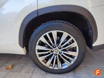 Car image 27