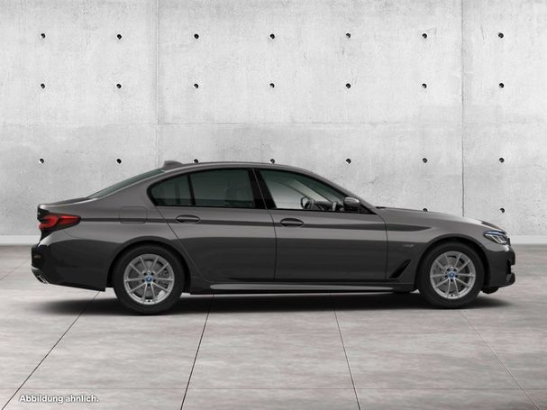 BMW 545 e xDrive 290 kW image number 9