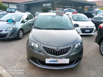Car image 4