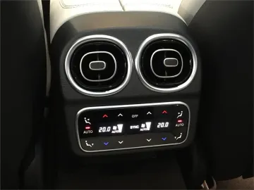 Car image 32