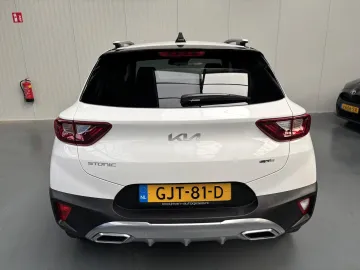 Car image 25
