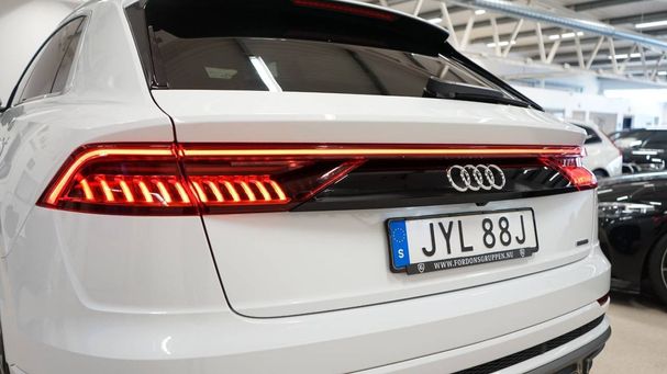 Audi Q8 55 TFSI S-line 250 kW image number 6