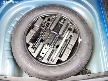 Car image 17