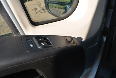Car image 40