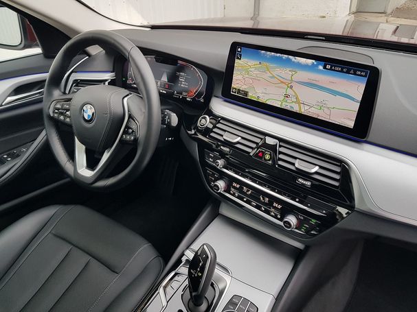 BMW 520d Touring xDrive 140 kW image number 12