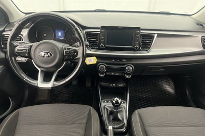 Car image 12