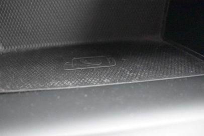 Car image 36