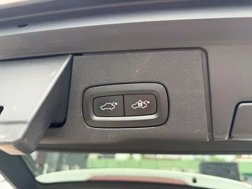 Car image 34