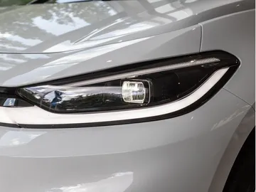 Car image 26
