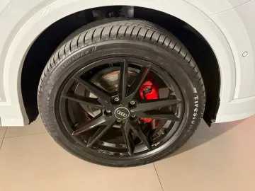 Car image 30