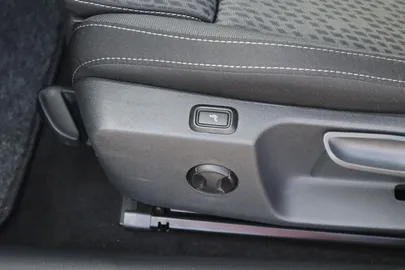 Car image 32