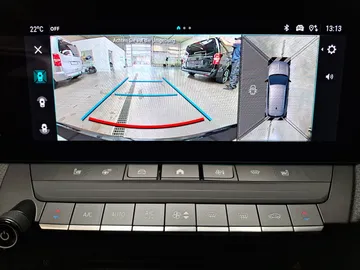 Car image 13