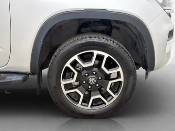 Car image 34