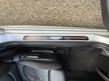 Car image 40