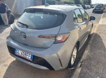 Car image 3