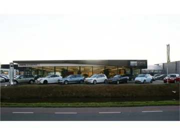 Car image 32