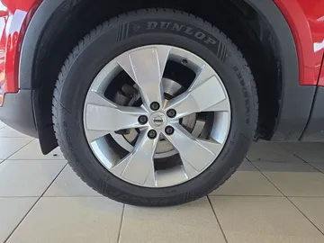 Car image 32