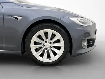 Car image 32