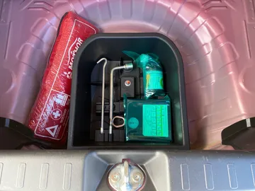 Car image 20