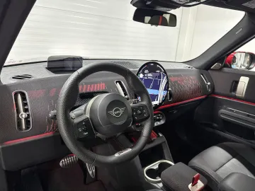 Car image 28