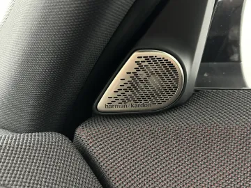 Car image 40