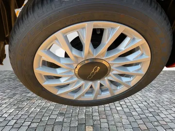 Car image 20