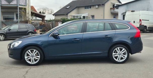 Volvo V60 D5 AWD 158 kW image number 2