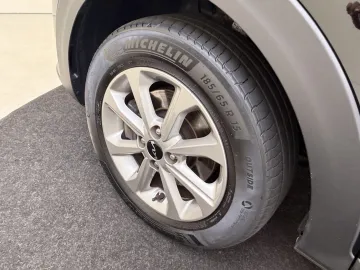 Car image 31