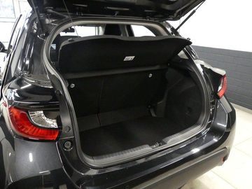 Car image 14