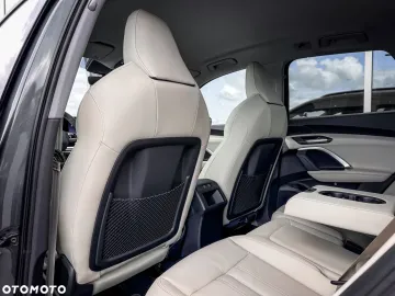 Car image 40