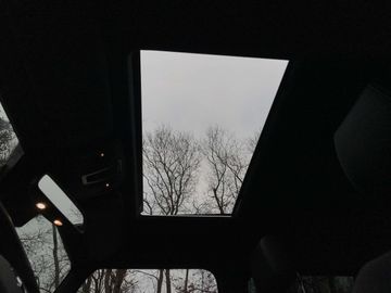 Car image 33