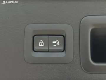 Car image 32