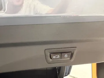 Car image 40