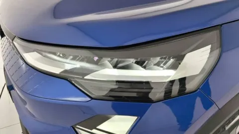 Car image 25