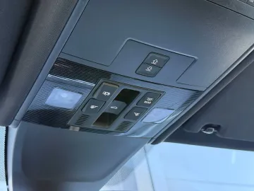 Car image 34