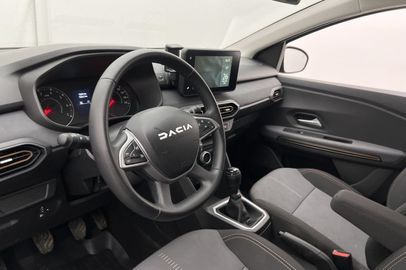 Car image 13