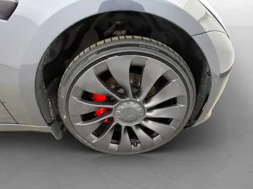 Car image 32
