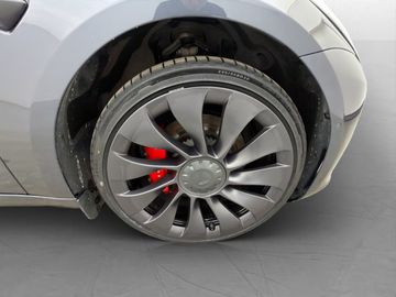 Car image 32