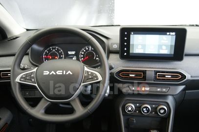 Car image 11