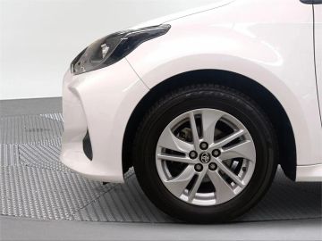 Car image 16