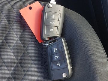 Car image 30