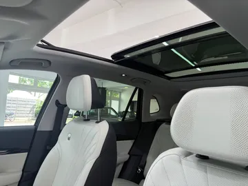 Car image 36