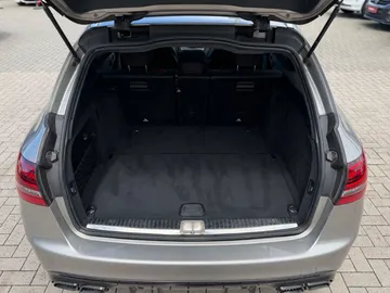 Car image 38