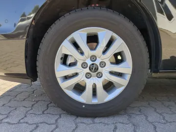 Car image 35