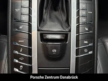 Car image 32